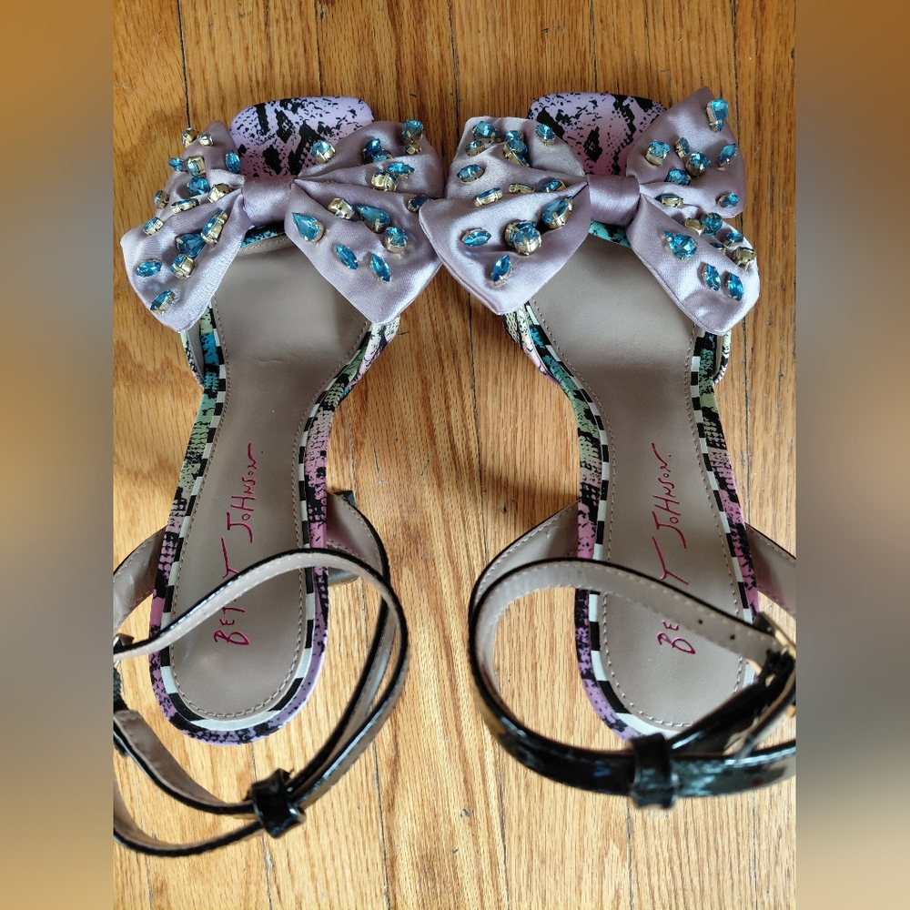 BETSEY JOHNSON Womens Purple Mixed Media Gem Bow Loise Square Toe Sandals ๐ - Picture 8 of 10